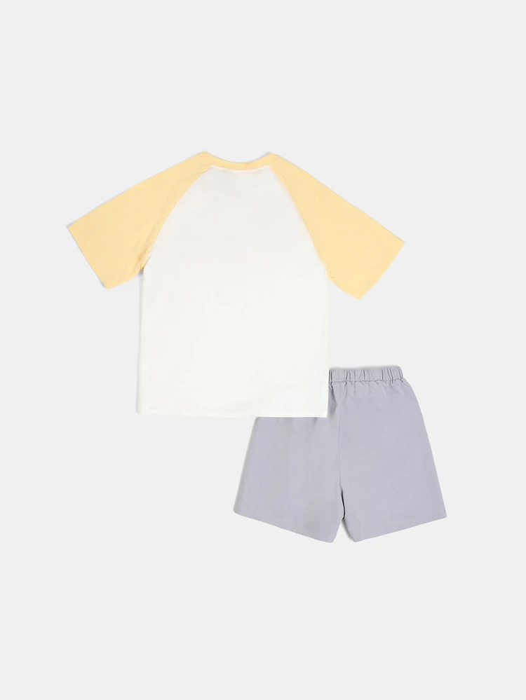 ボーイズラグランTシャツとショーツのコーディネートセット、胸部スクリプトプリント、クルーネック、半袖、夏のツーピースアウトフィット
