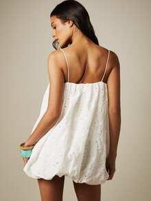 MISSGUIDED Vestido mini con escote cuadrado, tirantes finos y dobladillo abullonado con bordado inglés floral de verano - Blanco - Ver 3
