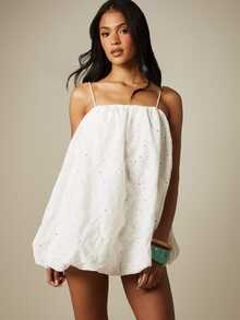 MISSGUIDED Vestido mini con escote cuadrado, tirantes finos y dobladillo abullonado con bordado inglés floral de verano - Blanco - Ver 1