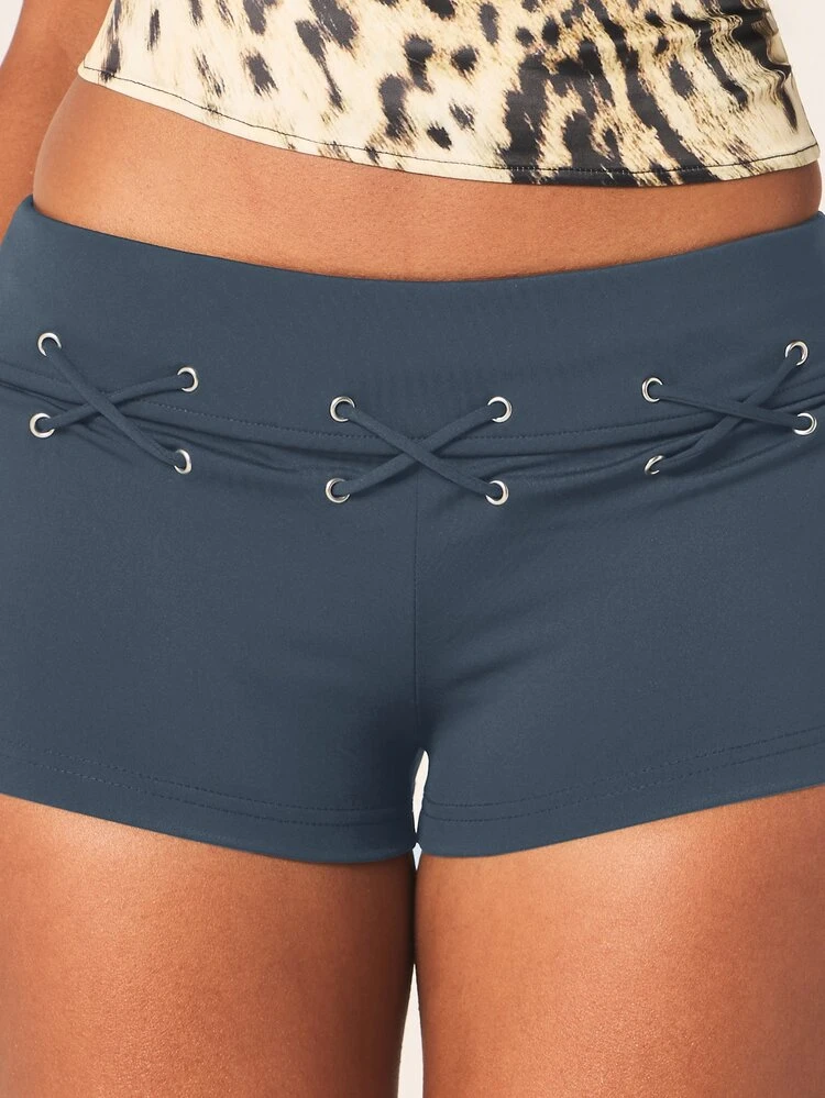 MISSGUIDED Pantalones cortos con cordones de encaje y detalles de ojetes, de tiro bajo y mini para festivales y salidas nocturnas