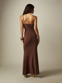 MISSGUIDED Robe de soirée longue et formelle à col bénitier, à fines bretelles et à franges à franges, moulante jusqu'aux chevilles - Marron - Voir 2