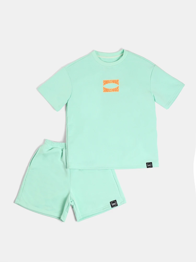 Conjunto de Camiseta de Manga Curta com Gola Redonda e Shorts Co-Ord com Estampa de Logo no Peito e nas Costas