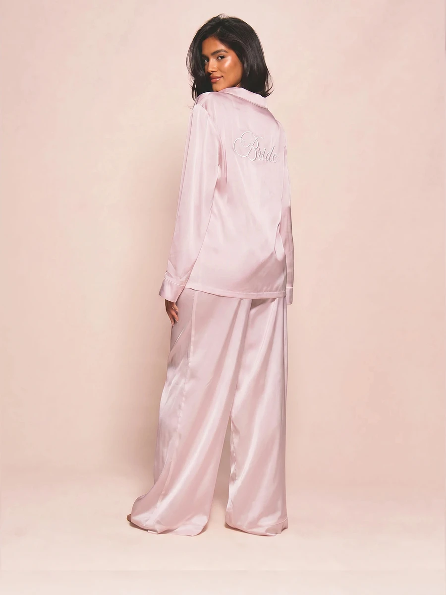 MISSGUIDED 缎面睡衣套装,饰有新娘刺绣,长袖纽扣上衣搭配阔腿裤,蜜月睡衣 - 粉色 - 查看 1