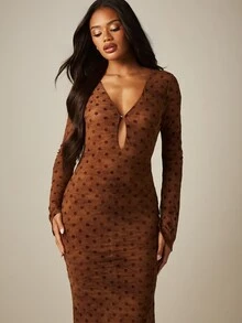 MISSGUIDED 波点网纱喇叭袖深V领修身中长连衣裙，侧开衩，饰有圆环细节 - 棕色 - 查看 3