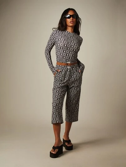 Missguided x Playboy Geometric Bunny All Over Printed Lounge Set With Capri Pants