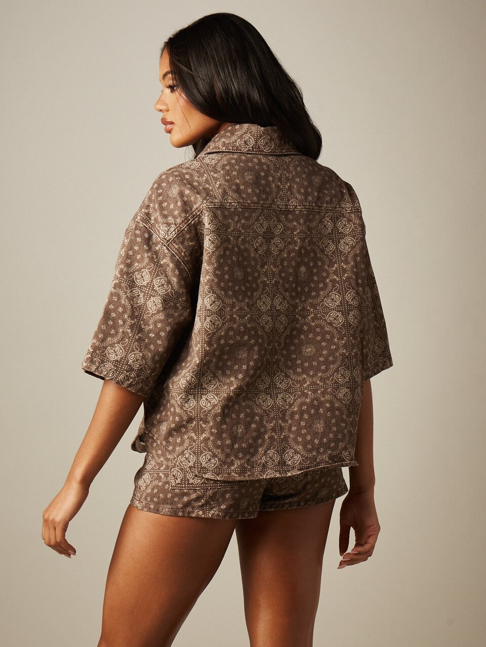 MISSGUIDED Paisley Print Non-Stretch Denim Short Sleeve Button-Up Crop Shirt With Chest Pockets Vintage Boho Summer Festival Top