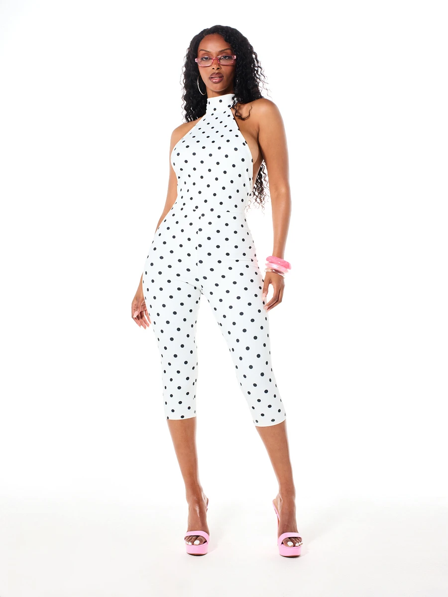 SUMWON WOMEN Bộ jumpsuit lửng chấm bi cổ yếm hở lưng có chi tiết buộc dây, xếp ly, không tay, thích hợp cho tiệc mùa hè. - Đen và trắng - Xem 1