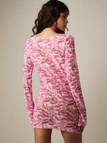MISSGUIDED Lips Print Cowl Neck Deep Plunge Long Sleeve Mini Beach Cover Up Dress With Ruching Detail - Purple - View 3