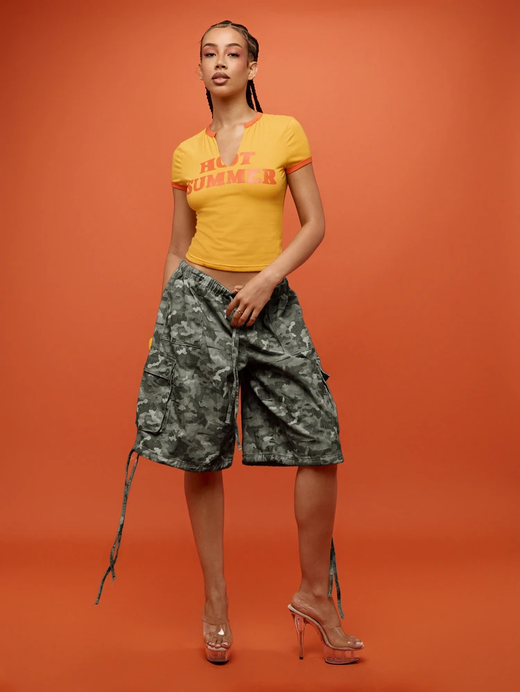 Shorts Cargo Estampa Camuflada Plus Size com Cintura Elástica, Cordão e Múltiplos Bolsos, Estilo Verão Festival