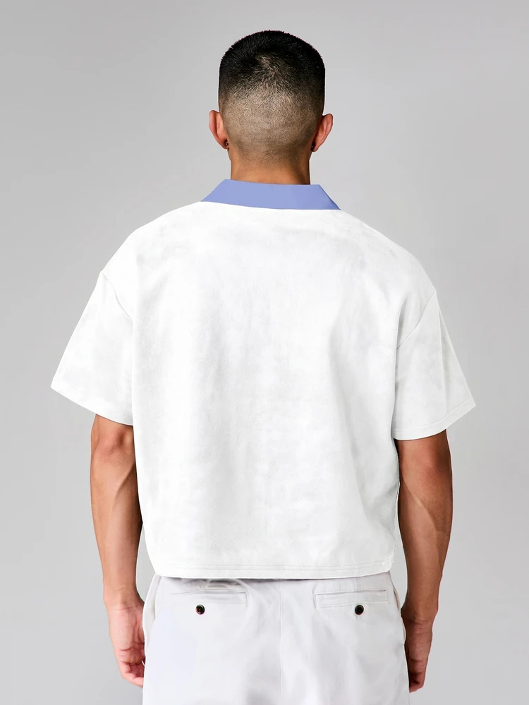 Camisa Polo de Ajuste Casual com Bordado de Texto Contrastante no Decote em V, Gola Contrastante e Manga Curta, Top de Verão