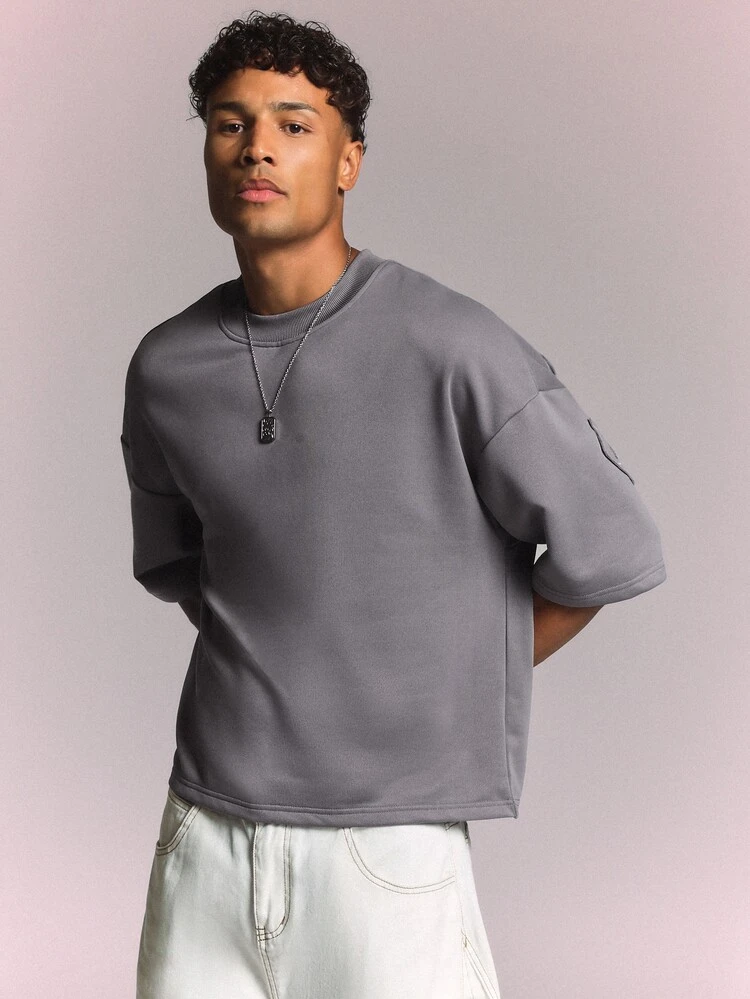 Camiseta de Moletom com Gola Careca, Manga Curta, Ajuste Quadrado e Aplicação nas Costas com Letras em Inglês Antigo da NYC Society