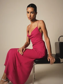 KSTM Gaun Maxi Tanpa Lengan dengan Kerah Model Cowl, Tali Silang di Bagian Belakang, dan Lipatan Samping, Cocok untuk Acara Malam Hari dan Pesta Pernikahan. - Hot Pink - View 1