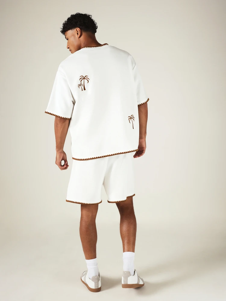 Palmenbaum Stickerei Co-Ord Set mit kontrastierendem Häkelbesatz, Henley-Ausschnitt Kurzarm T-Shirt und Bermuda Shorts für den Sommer