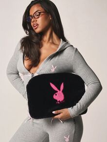 Missguided x Playboy Bunny 黑色人造毛皮筆電包，粉色 Logo 貼布繡，大號蓬鬆手拿包款收納袋 - 黑色 - 查看 1