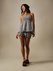 MISSGUIDED Gingham Smocked Bust Cami Top With Spaghetti Straps Square Neck Flowy Babydoll Summer Vacation Style - Black and White - View 3