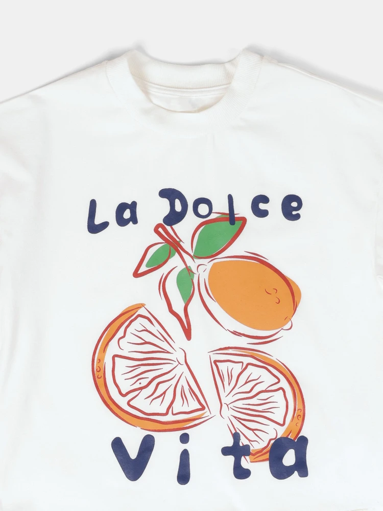 Oversized Jungen T-Shirt mit La Dolce Vita Grafik, Zitronen-Orange Muster und Stehkragen für den Sommer