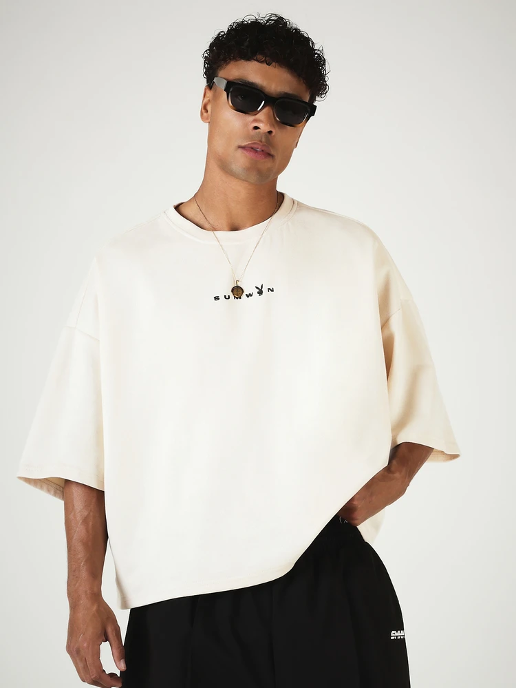 PLAYBOY X SUMWON Camiseta de cuello redondo de manga corta con estampado gráfico de logotipo en script y estampado en la espalda, de corte holgado