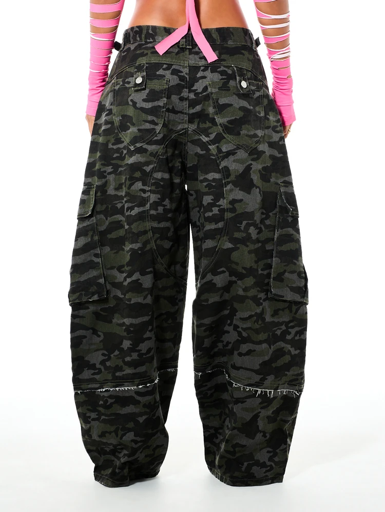 SUMWON WOMEN Oversized Barrel Leg Cargo Jeans With Camouflage Print, Wide Leg Denim Pants, Cargo Pockets, Low Rise, Streetwear Style