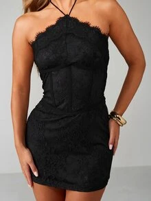 MISSGUIDED Váy mini corset cổ yếm viền ren răng cưa thêu hoa và chi tiết buộc lưng - màu đen - Xem 6