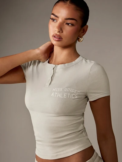 MISSGUIDED Fitted Crop Henley Tee With Logo Print