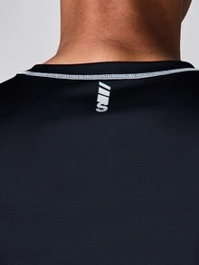 SUMWON Active Lab 圓領短袖緊身壓縮 T-shirt，配對比縫線細節 - 黑色 - 查看 5