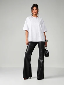 MISSGUIDED Camiseta de hombros caídos extragrande con detalles de strass dispersos y hotfix, ajuste relajado casual, cuello redondo y manga corta - Crema - Ver 3