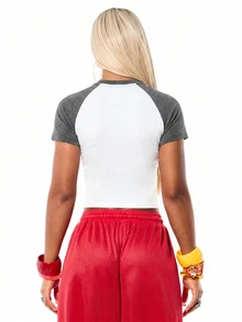 SUMWON WOMEN I Love Ballers 圖案短版上衣 撞色棒球風修身合身落肩短袖 T-shirt - 灰色 - 查看 2