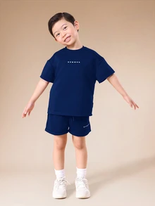 SUMWON 男童圓領短袖T恤與短褲套裝 夏季休閒日常穿搭 附Logo印花 - 藍色 - 查看 5