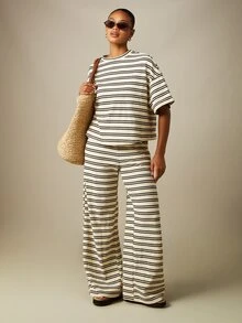 MISSGUIDED Randigt set i våffelsstickat med oversized boxig t-shirt och vida byxor med dragsko, tvådelad outfit - Multifärgad - Visa 4
