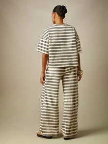 MISSGUIDED Randigt set i våffelsstickat med oversized boxig t-shirt och vida byxor med dragsko, tvådelad outfit - Multifärgad - Visa 2