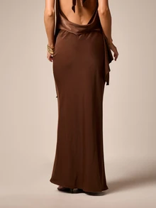 AiiRZ Chân váy maxi satin chi tiết bèo bên hông, dáng dài chạm đất, cắt xéo, váy slip thanh lịch cho tiệc tối - màu nâu - Xem 3
