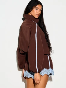 KIZN Chaqueta cortavientos oversize con rayas laterales, cuello alto, cierre de botones a presión y bajo elástico - Café integral - Ver 2