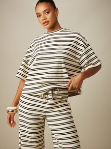 MISSGUIDED Randigt set i våffelsstickat med oversized boxig t-shirt och vida byxor med dragsko, tvådelad outfit - Multifärgad - Visa 5