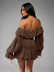 MISSGUIDED Vestido mini tipo corsé Bardot con hombros descubiertos, cordones, mangas con volantes y detalle de gasa arrugada - Marrón - Ver 2