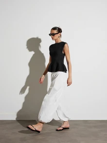 KSTM Atasan Rajut Peplum Tanpa Lengan dengan Leher Model Perahu, Detail Korset Pinggang Bergaris, dan Hem Mengembang, Elegan untuk Musim Semi dan Musim Panas. - Hitam - View 4