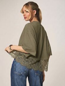 MISSGUIDED Kaos Box Oversized dengan Hiasan Renda, Potongan Boxy, Lengan Pendek, Hiasan Renda Bunga di Bagian Bawah, Gaya Kasual Chic untuk Musim Semi dan Musim Panas. - Hijau Tentara - View 2