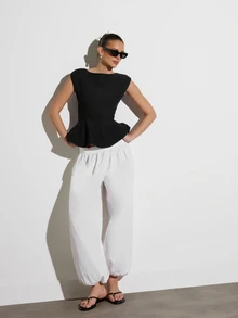 KSTM Atasan Rajut Peplum Tanpa Lengan dengan Leher Model Perahu, Detail Korset Pinggang Bergaris, dan Hem Mengembang, Elegan untuk Musim Semi dan Musim Panas. - Hitam - View 3