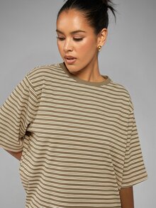 MISSGUIDED Camiseta de rayas acanaladas de talla grande con cuello redondo, hombros caídos y manga corta, ajuste relajado casual, top de verano - Caqui - Ver 4