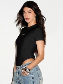 KIZN Bodysuit Lengan Pendek dengan Kerah Bulat, Potongan Slim Fit, Elastis, Detail Logo, Atasan Esensial untuk Sehari-hari - Hitam - View 4