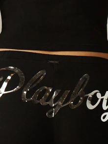Missguided x Playboy 兔子標誌細肩帶上衣與蕾絲飾邊男孩短褲睡衣套裝居家休閒套裝 - 黑色 - 查看 6