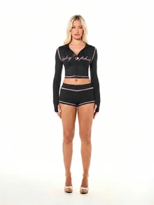 BABYPHAT Setelan Dua Potong Hoodie Crop Logo dan Celana Pendek dengan Detail Kontras Warna Pink - Hitam - View 3