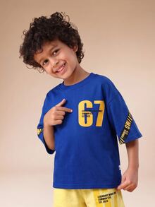 SUMWON Conjunto coordinado de cuello redondo holgado para niños con estampado de números en las mangas y pantalones cortos a juego, atuendo casual de verano - Azul - Ver 3