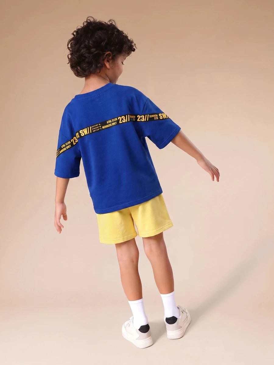 SUMWON Conjunto coordinado de cuello redondo holgado para niños con estampado de números en las mangas y pantalones cortos a juego, atuendo casual de verano - Azul - Ver 1