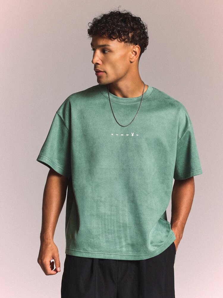 PLAYBOY X SUMWON Oversized Fit Wildleder-T-Shirt mit Rundhalsausschnitt, Kurzarm und großem Hasen-Grafikdruck auf der Rückseite