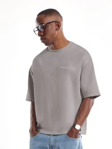 SUMWON Essential Regular Fit Premium Suede T-Shirt With Crew Neck Short Sleeve Minimalist Logo Casual Everyday Top - Grey - View 5