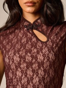 AiiRZ Cheongsam Inspired Lace Crop Top With Mandarin Collar Chinese Frog Button Keyhole Detail Sleeveless - Black - View 2