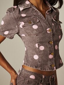 MISSGUIDED Top court en jean à pois avec boutons sur toute la longueur, manches courtes, col chemise, coupe ajustée, style rétro - Multicolore - Voir 4