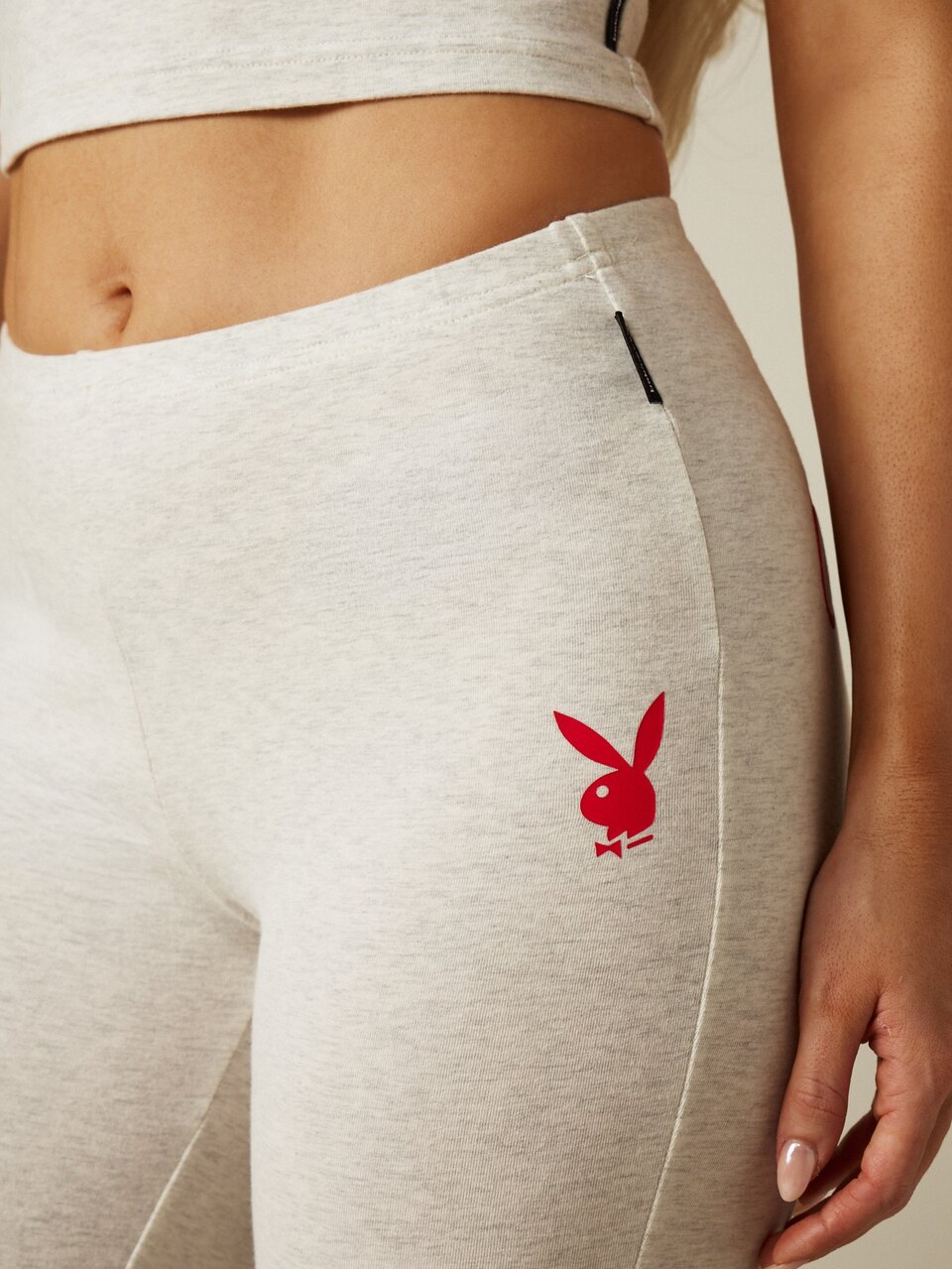 Missguided x Playboy Leggings Capri com Logo Script, Estampa de Coelho e Marcação Traseira em Cinza Mesclado