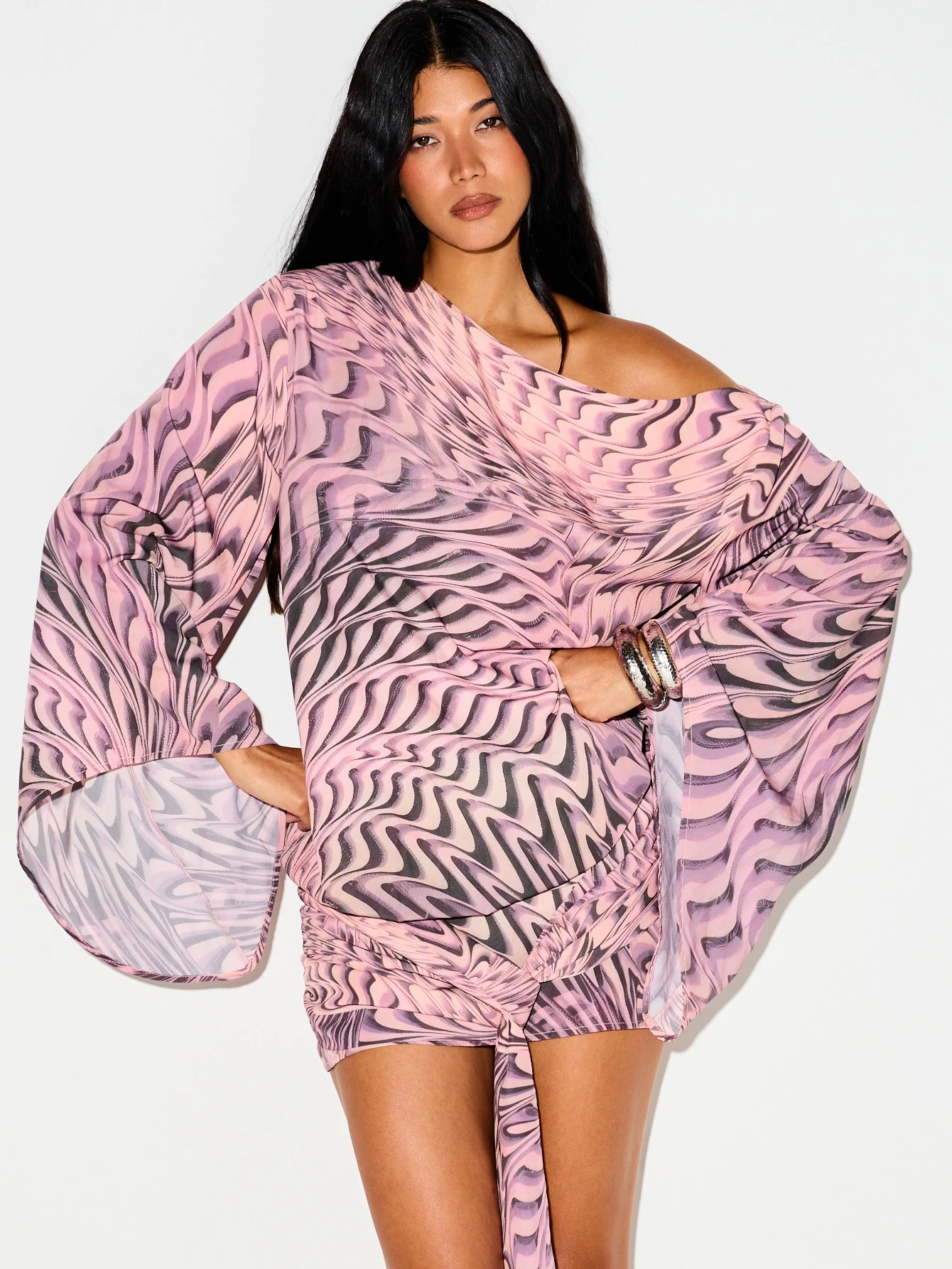 RETRO SWIRL PRINT EXTREME SLEEVE DROPPED WAIST MINI DRESS