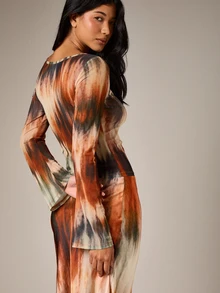 AiiRZ Abstract Tie-Dye Print Mesh Long Sleeve Crop Top With Bell Sleeves And Scoop Neckline For Fall - Multicolor - View 3